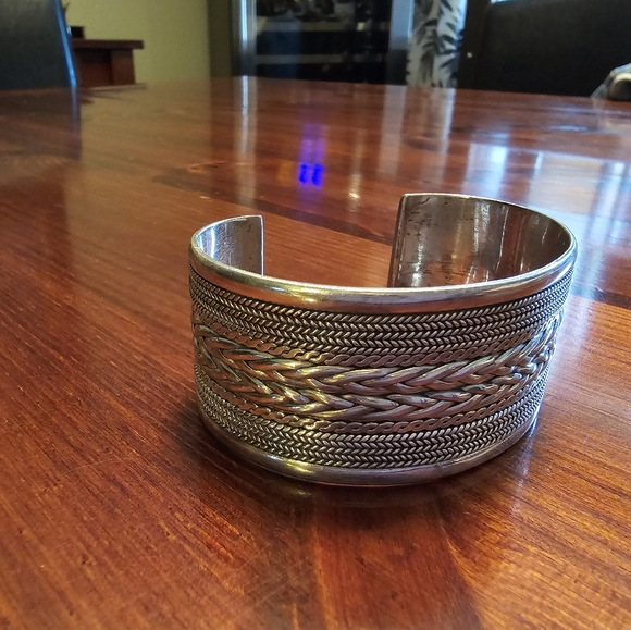Beautiful Bali silver cuff bracelet - Picture 2 of 5